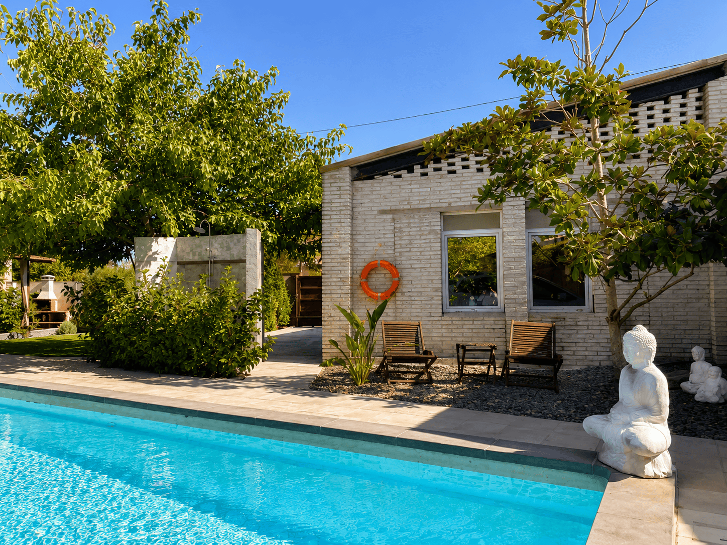 Exteriors de Can Cinto amb encant mediterrani